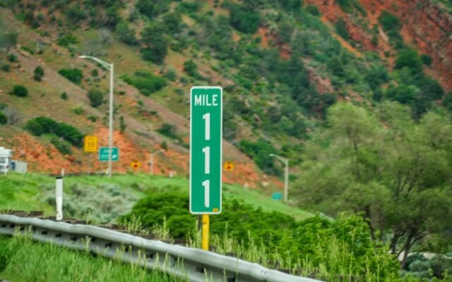 Mile marker road sign representing countries that still use imperial units