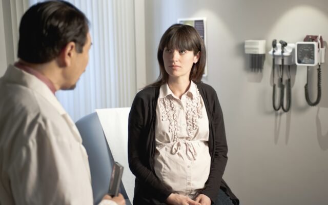 Obstetrician consulting a pregnant patient representing gestational age vs fetal age